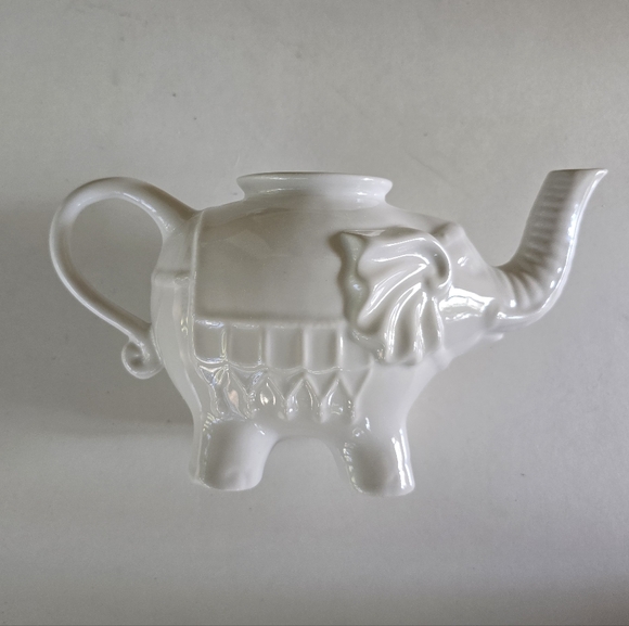 🐘 White Elephant Tea Pot - Picture 4 of 8